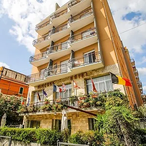 https://hotel-minerva-pietra-ligure.hotelitalianriviera.com